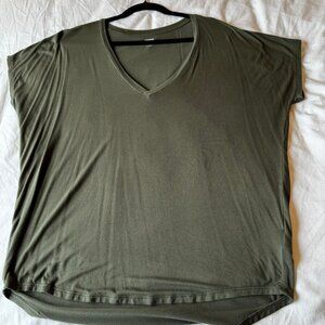 Express Relaxed V-Neck Tee Size Medium Olive Green Short Sleeve